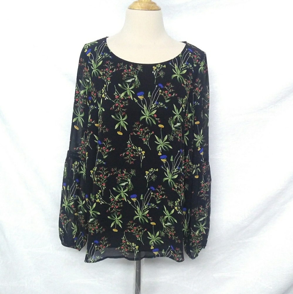 Maette Floral Print Bell Sleeve Blouse.